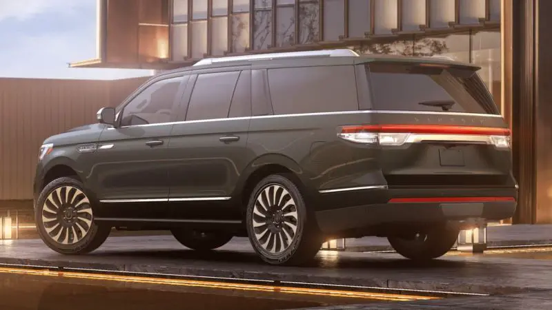 2024 Lincoln Navigator Manhattan Green Metallic Color